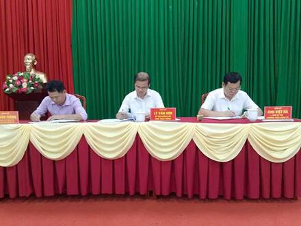 Kinh tế - Chính trị
