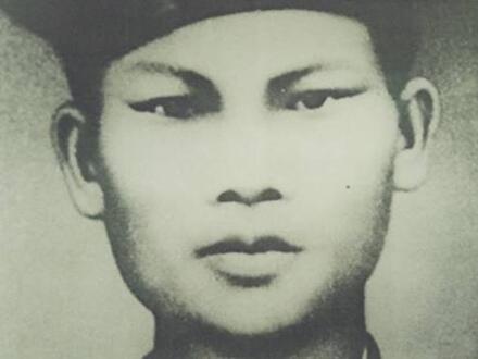 Kinh tế - Chính trị